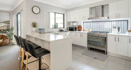 KozyGuru | Marsden Park | Charming 5Bed + Backyard