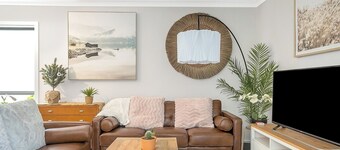 KozyGuru | Marsden Park | Charming 5Bed + Backyard