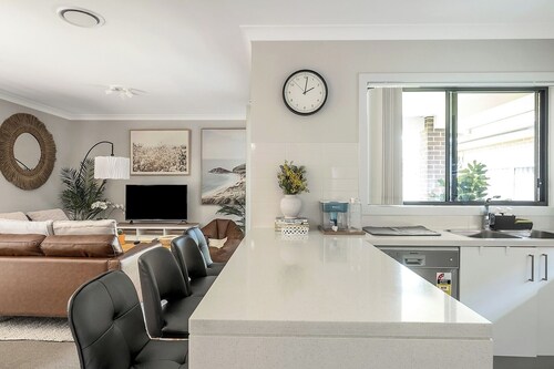 KozyGuru | Marsden Park | Charming 5Bed + Backyard