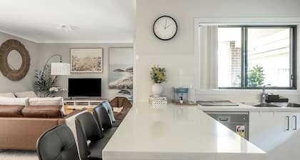 KozyGuru | Marsden Park | Charming 5Bed + Backyard