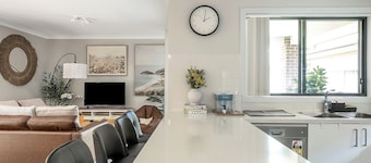 KozyGuru | Marsden Park | Charming 5Bed + Backyard