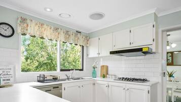 Fridge, stovetop, dishwasher, cookware/dishes/utensils