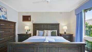 3 bedrooms, iron/ironing board, WiFi, bed sheets