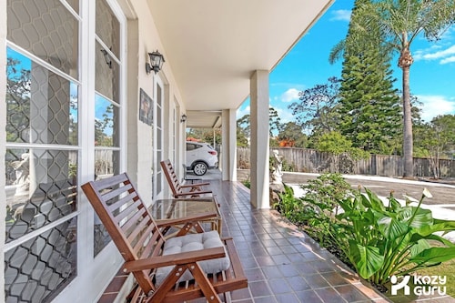 KozyGuru | Thornleigh | Charming Two-Bed Townhouse