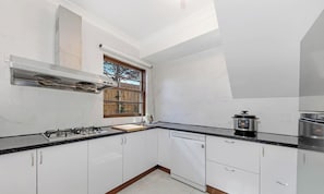 Refrigerador, microondas, parrilla de estufa y lavavajillas 