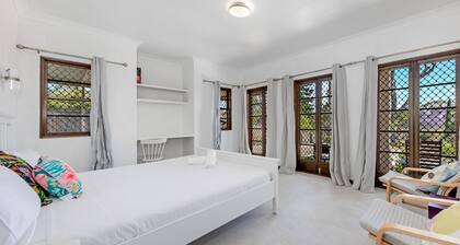 KozyGuru | Thornleigh | Charming Two-Bed Townhouse