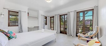 KozyGuru | Thornleigh | Charming Two-Bed Townhouse