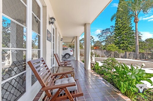 KozyGuru | Thornleigh | Charming Two-Bed Townhouse