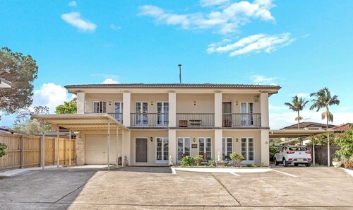 KozyGuru | Thornleigh | Charming Two-Bed Townhouse