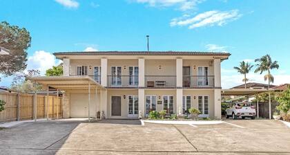 KozyGuru | Thornleigh | Charming Two-Bed Townhouse