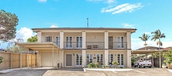 KozyGuru | Thornleigh | Charming Two-Bed Townhouse