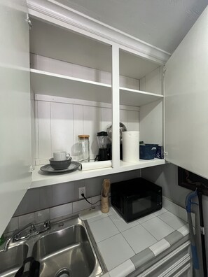 Microwave, oven, stovetop - 15 mins to NRG Stadium Downtown Houston 1BR • Free Cable TV  • Modern Apt" (Houston)