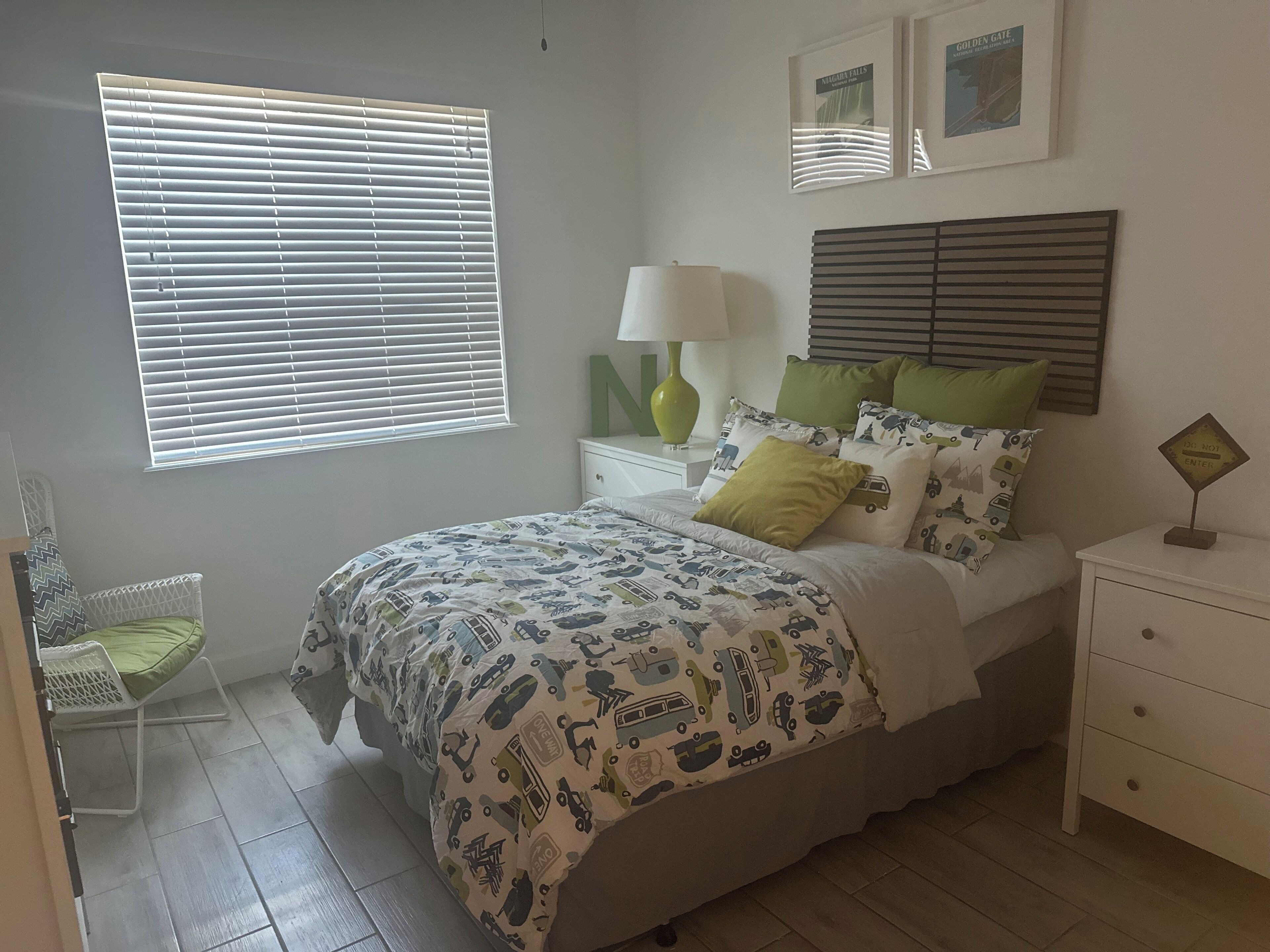 4 bedrooms, iron/ironing board, WiFi, bed sheets