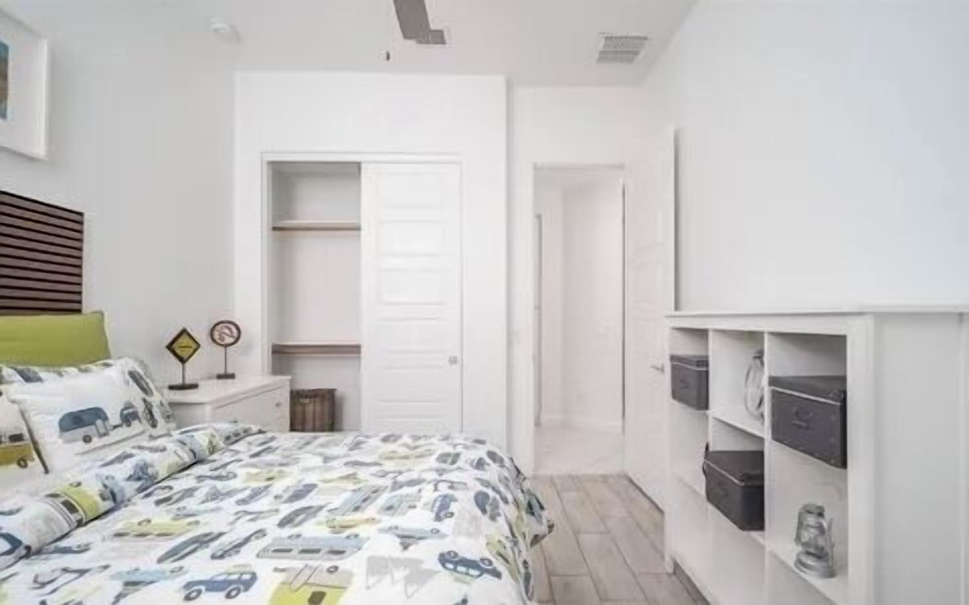 4 habitaciones, tabla de planchar con plancha, wifi y ropa de cama 