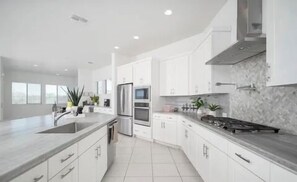 Private kitchen - Spacious 4-bedroom house with WiFi, fitness room in adorable Buckeye (Buckeye)