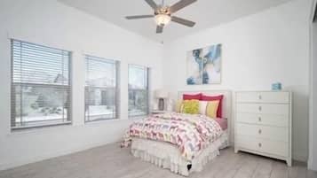 4 bedrooms, iron/ironing board, WiFi, bed sheets