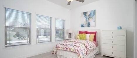 4 chambres, fer et planche à repasser, Wi-Fi, draps fournis