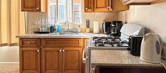 Family 4BR Oakland Home, 15 min to OAK Airport