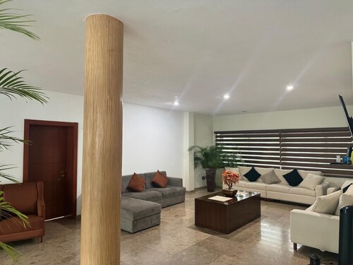 hermosa residencia en ajijic con vista al lago