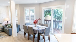 House - Family Lounge 4BR Crib Patio BBQ (Mississauga)
