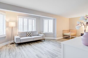 House | 4 bedrooms - Family Lounge 4BR Crib Patio BBQ (Mississauga)
