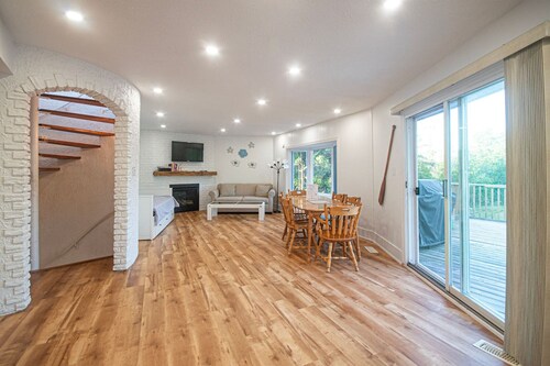Lakeside 4BR Cottage in Bailieboro w BBQ Grill