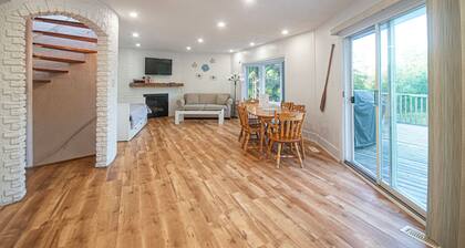 Lakeside 4BR Cottage in Bailieboro w BBQ Grill