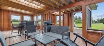 Charming 2-Bed Cottage in Savage Harbour with Beach & Enclosed Sunroom