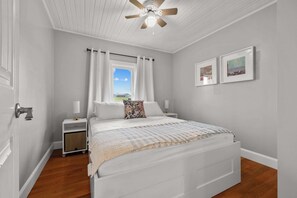 2 bedrooms, desk, free WiFi, bed sheets
