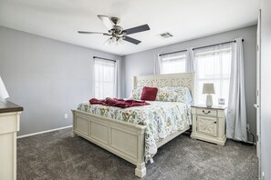 4 chambres, fer et planche à repasser, lit parapluie, Wi-Fi gratuit