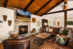 Smart TV y chimenea