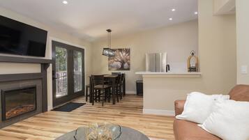 Smart TV, fireplace