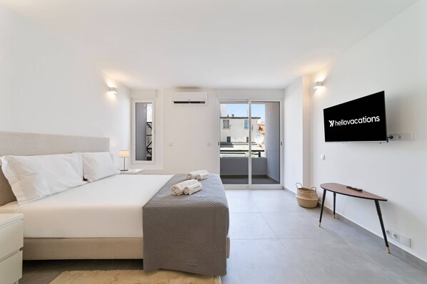 1 slaapkamer, een strijkplank/strijkijzer, beddengoed