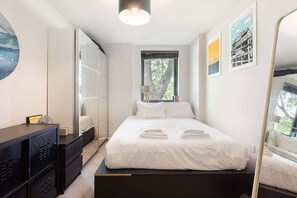 2 chambres, bureau, fer et planche à repasser, accès Internet