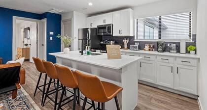 Near Medical District & Walkable to Oak Lawn Bars