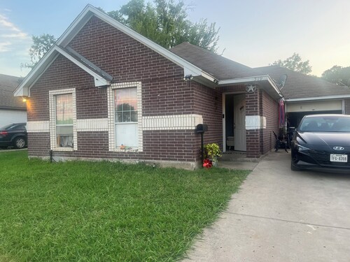 Charming 3-bedroom house with WiFi, AC in heart of dallas