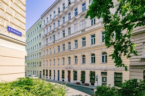 Exterior - Blueground | Alsergrund, washer/dryer, nr Votivkirche (Vienna)