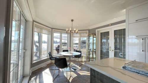 Luxury Riverside Villa with Magnificent RiverViews