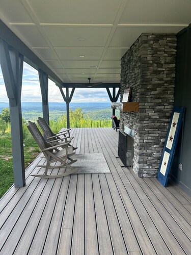 Romantic Getaway at Honeymoon Cottage