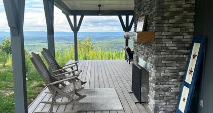 Romantic Getaway at Honeymoon Cottage