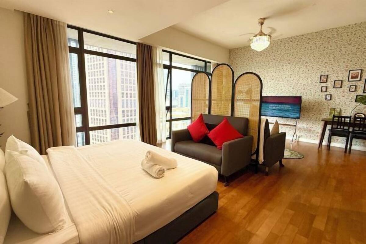 Desk, soundproofing, iron/ironing board, free WiFi