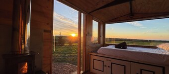 1 Bed Cabin - Sleeps 2 - Pets - Garden - Parking