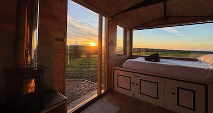 1 Bed Cabin - Sleeps 2 - Pets - Garden - Parking