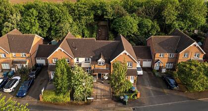 House Sleeps6-Garden-PetsOk-Parking-Long stay disc