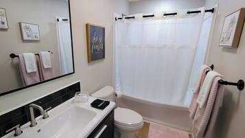 淋浴設備、風筒、提供毛巾、番梘