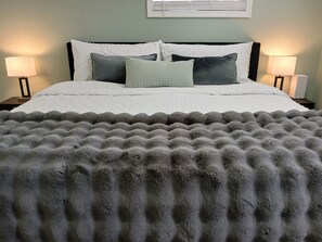 2 soverom, skrivebord, strykejern/-brett og wi-fi (inkludert)