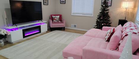 Een smart-tv en een open haard