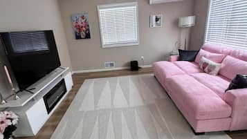 Smart TV, fireplace