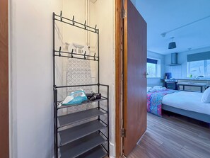 WiFi, bed sheets