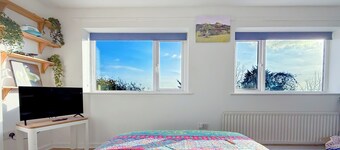 Glastonbury Studio- amazing views and Free Parking